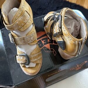 Freebird Sandals Violet Strappy Design